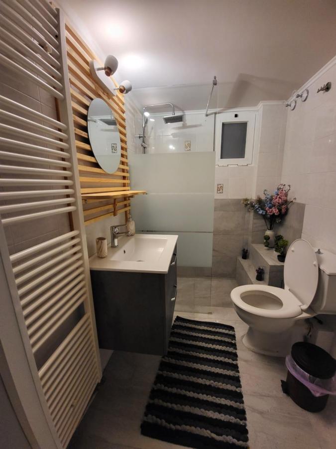 Апартаменти The Anchor - Next To The Port, Airport & Athens Рафіна Екстер'єр фото